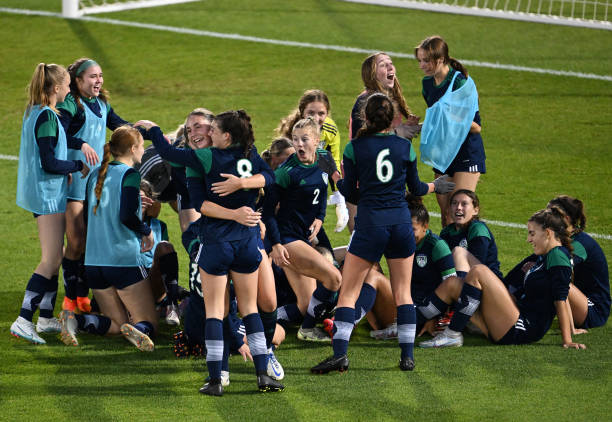 两名中场球 两名中场球